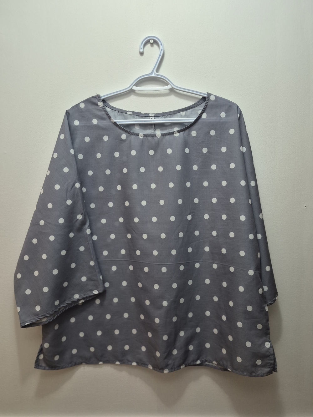 Relaxed Gray Polka Dot Blouse - Classic Crewneck